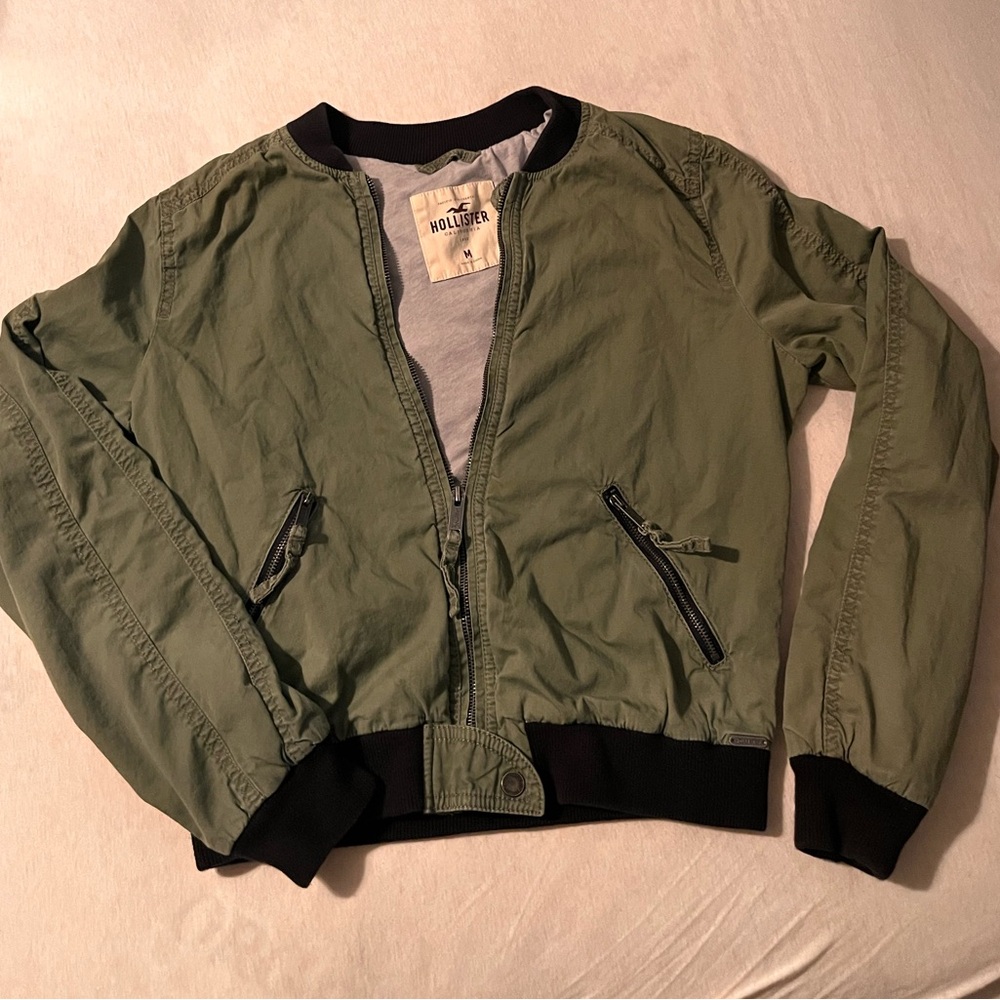 Hollister Green Bomber Jacket – Cool & Casual Vibes